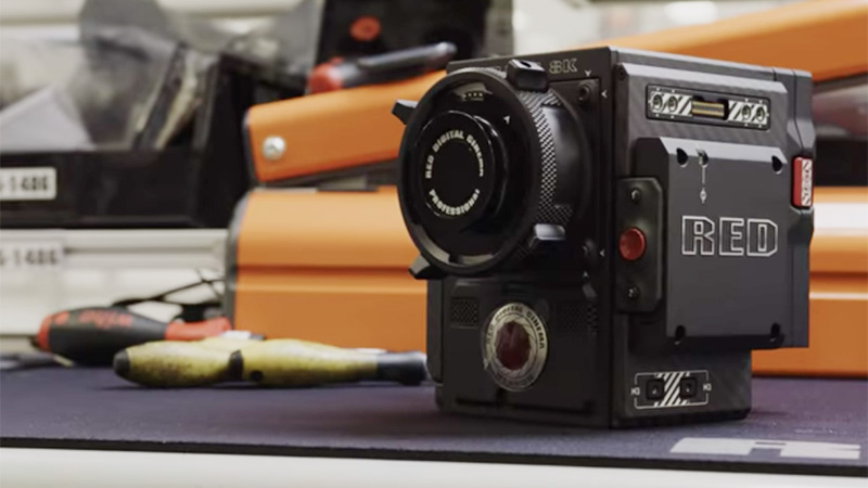 بالفيديو: كيف يتم صناعة كاميرا RED Weapon بجودة 8K