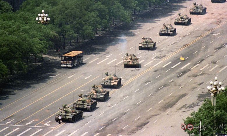 صورة Tank Man | وفاة المصور تشارلي كول ملتقط صورة تانك مان الشهيرة ...