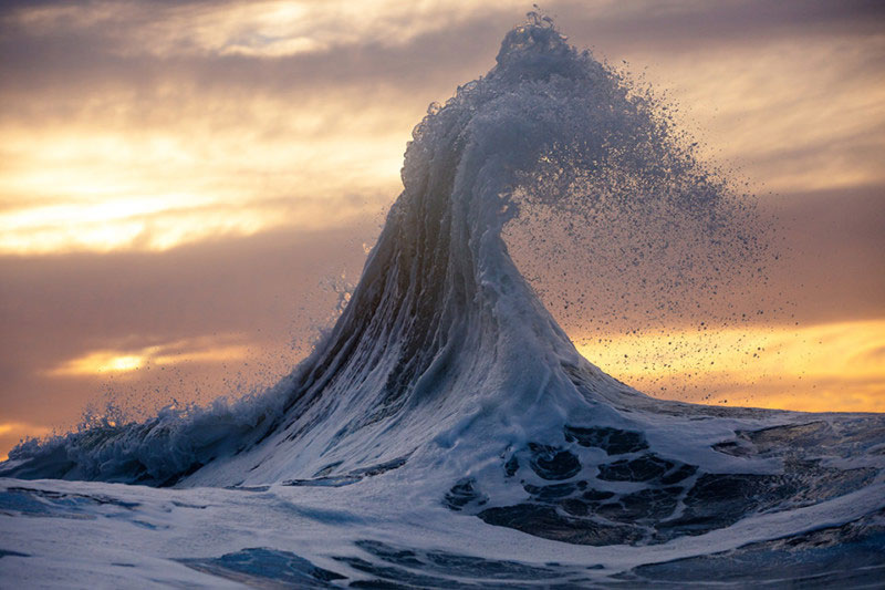 صور غاية في الروعة لأمواج البحر من التقاط المصور Warren Keelan